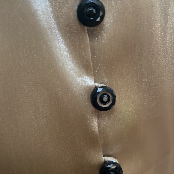 Very elegant top. Size 14 - Picture 8 of 15